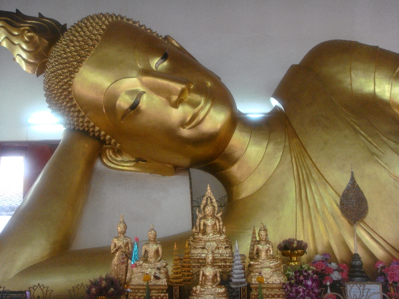 Pictures of the reclining Buddha, Nakhon Pathom Thailand
