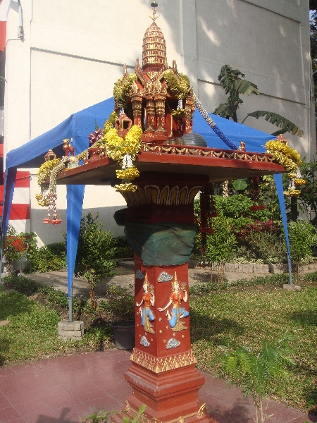 Altar on Thanon Rachadamnoen Klang, Bangkok Thailand
