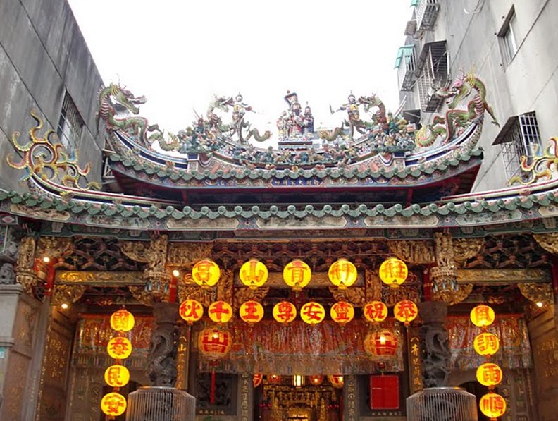 Beautiful entrance of the Qingshui Temple in Taipei, Taiwan