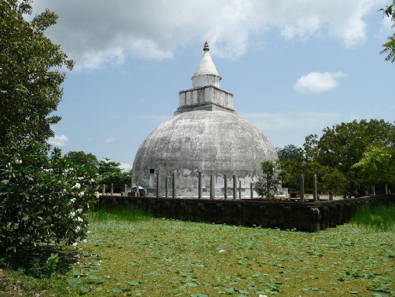 Pictures of the Buddhist dagoba at Tissamaharama, Sri Lanka, Sri Lanka