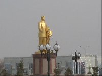 Golden statue of Turkmen president Sapamurat Niyazov in Mary