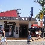 Locals and tourists in Byron Bay